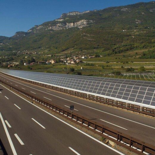 Vogliamo il fotovoltaico lungo le autostrade e le ferrovie