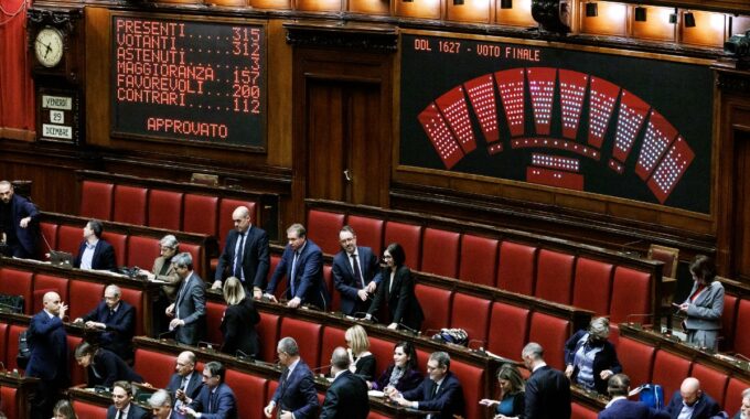 No al cambio di casacca: inseriamo il vincolo di mandato per gli eletti in parlamento