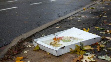 Le strade extraurbane non sono una discarica: stop ai rifiuti abbandonati