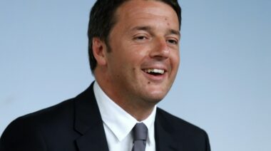 Vietiamo extra profitti e show business a tutti i politici