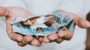 Importi minimi per vivere dignitosamente: va aumentata la pensione di invalidità civile