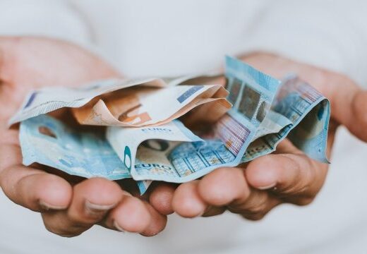 Importi minimi per vivere dignitosamente: va aumentata la pensione di invalidità civile