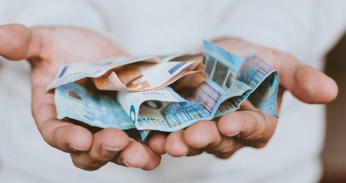 Importi minimi per vivere dignitosamente: va aumentata la pensione di invalidità civile